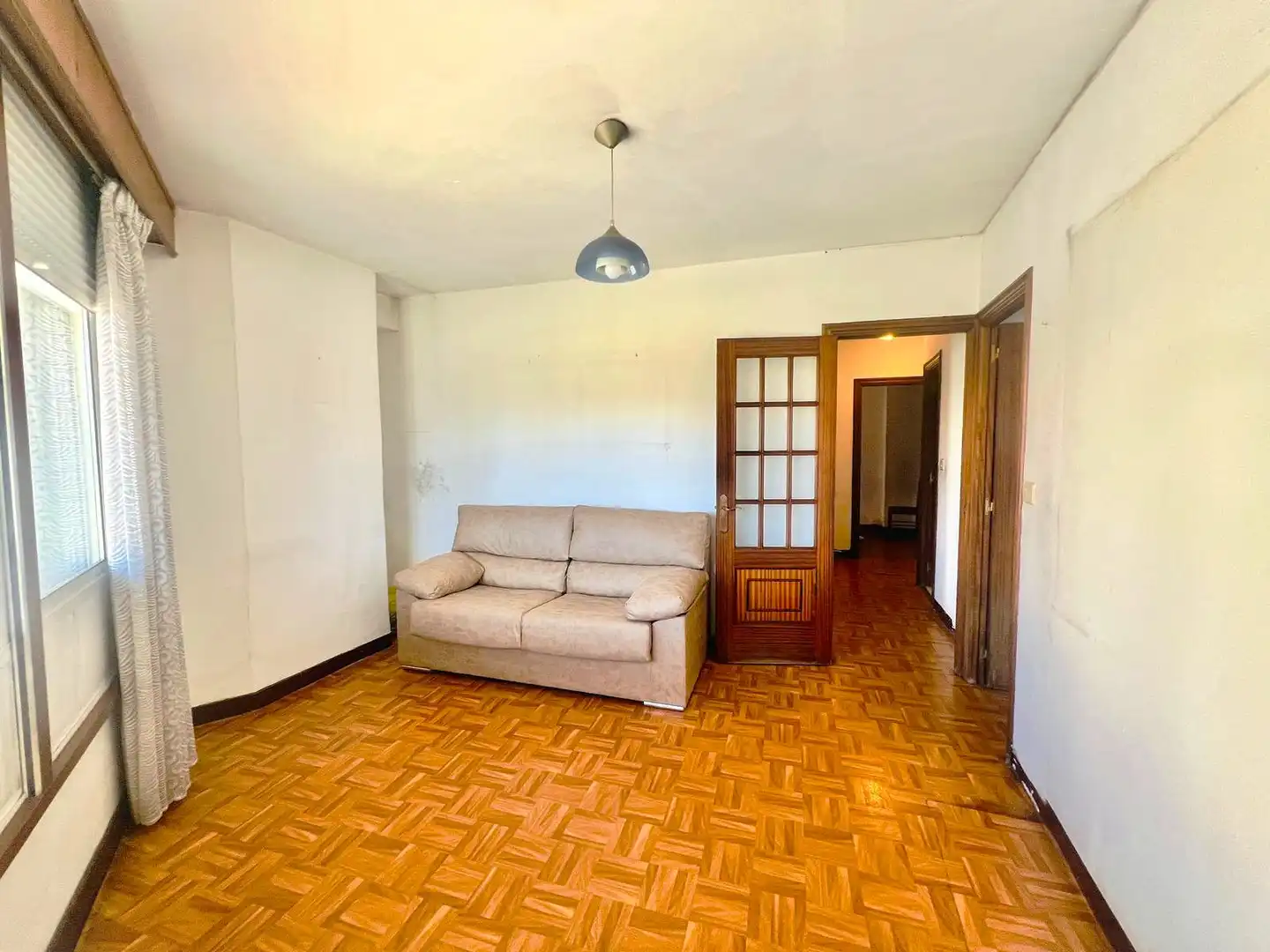 Wohnzimmer von Büro zum Verkauf in Os Mallos