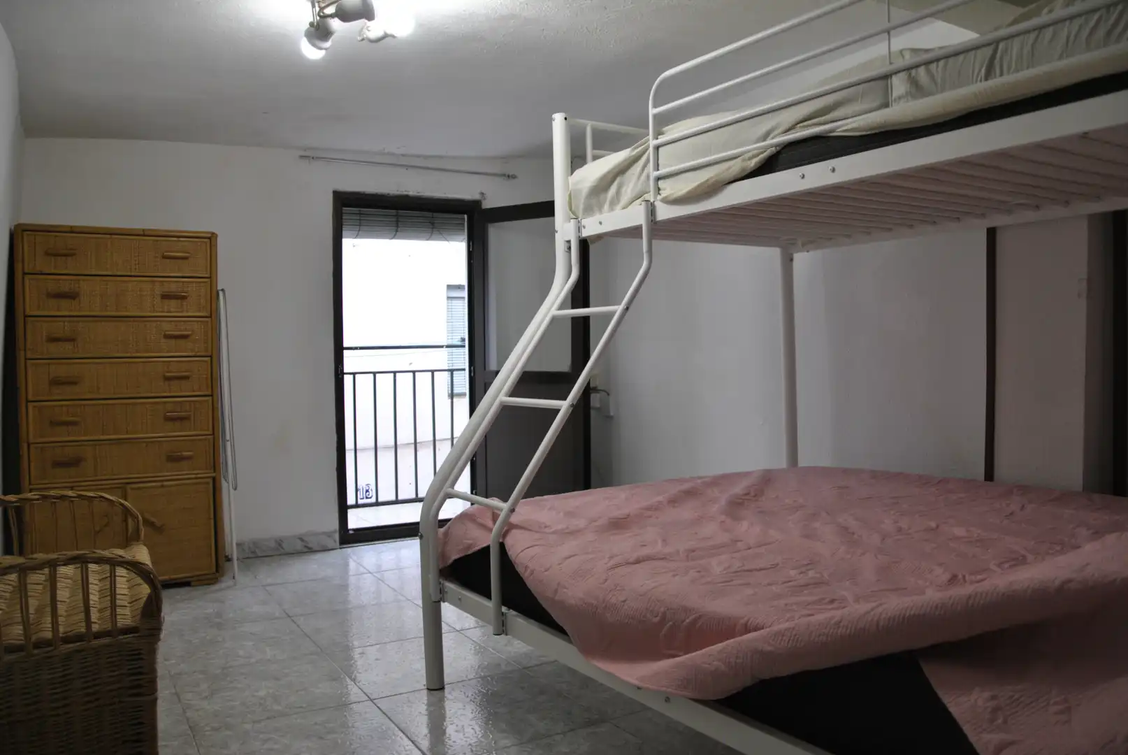 Schlafzimmer von Einfamilien-Reihenhaus zum Verkauf in Cabrero mit Möbliert und Balkon