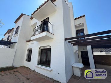 Maison mitoyenne avec balcon à vendre à Avenida las Palmeras