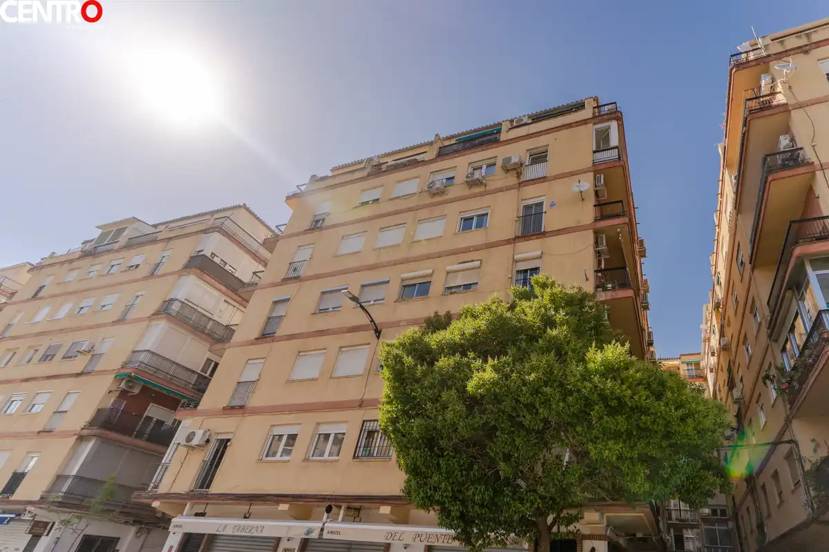 Vista exterior de Piso en venta en Granada con Aire acondicionado y Terraza