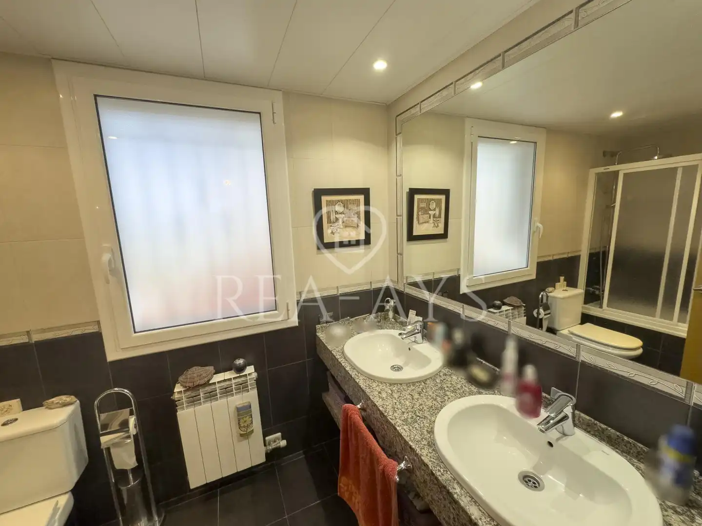Baño de Casa o chalet en venta en Vallirana con Aire acondicionado, Calefacción y Jardín privado