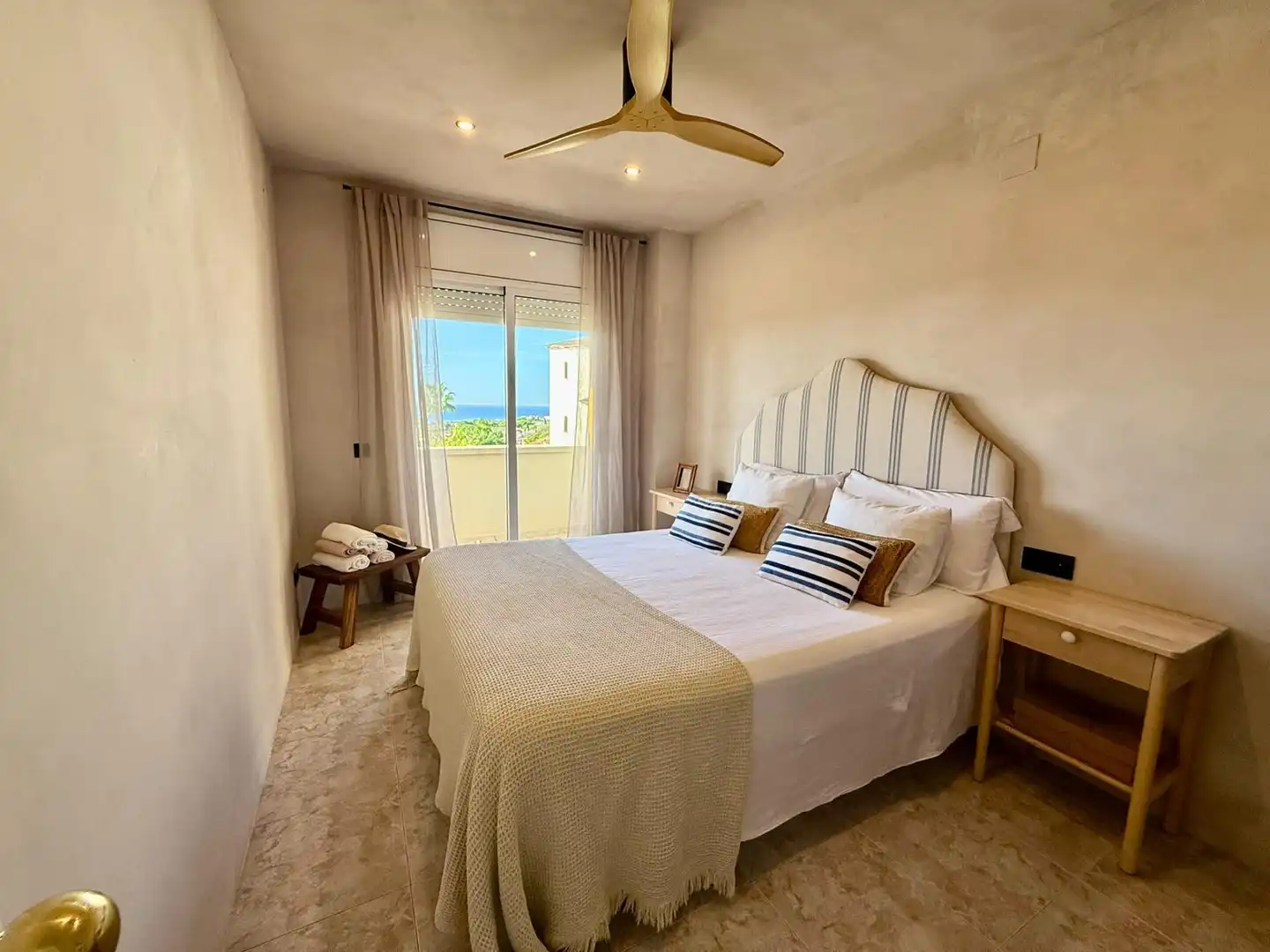 Habitación de Casa adosada en venta en Calafell con Aire acondicionado, Calefacción y Terraza