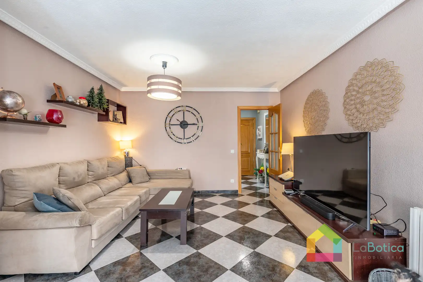 Sala de estar de Piso en venta en Olías del Rey con Aire acondicionado, Calefacción y Piscina comunitaria