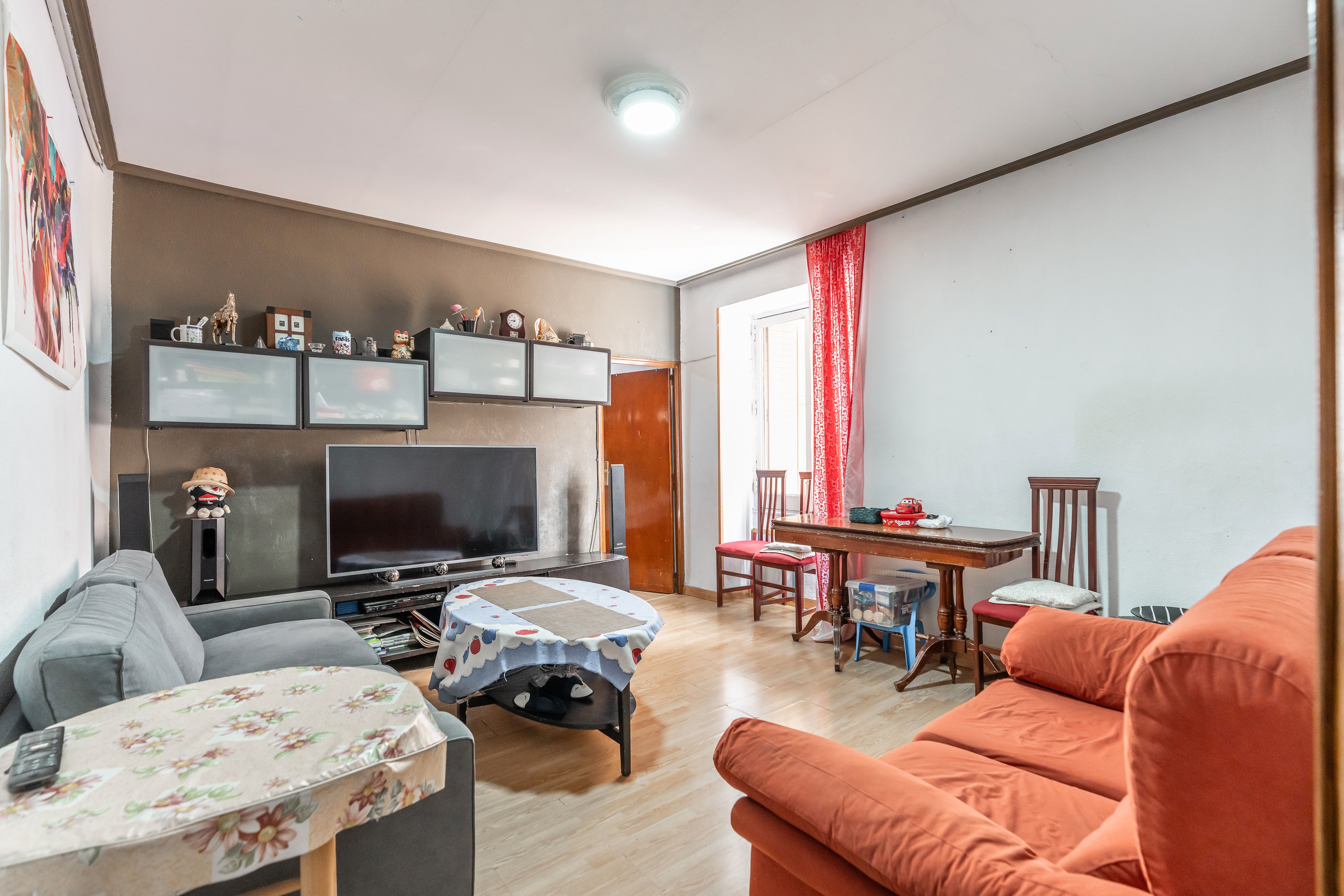 Living room of Flat for sale in  Madrid Capital