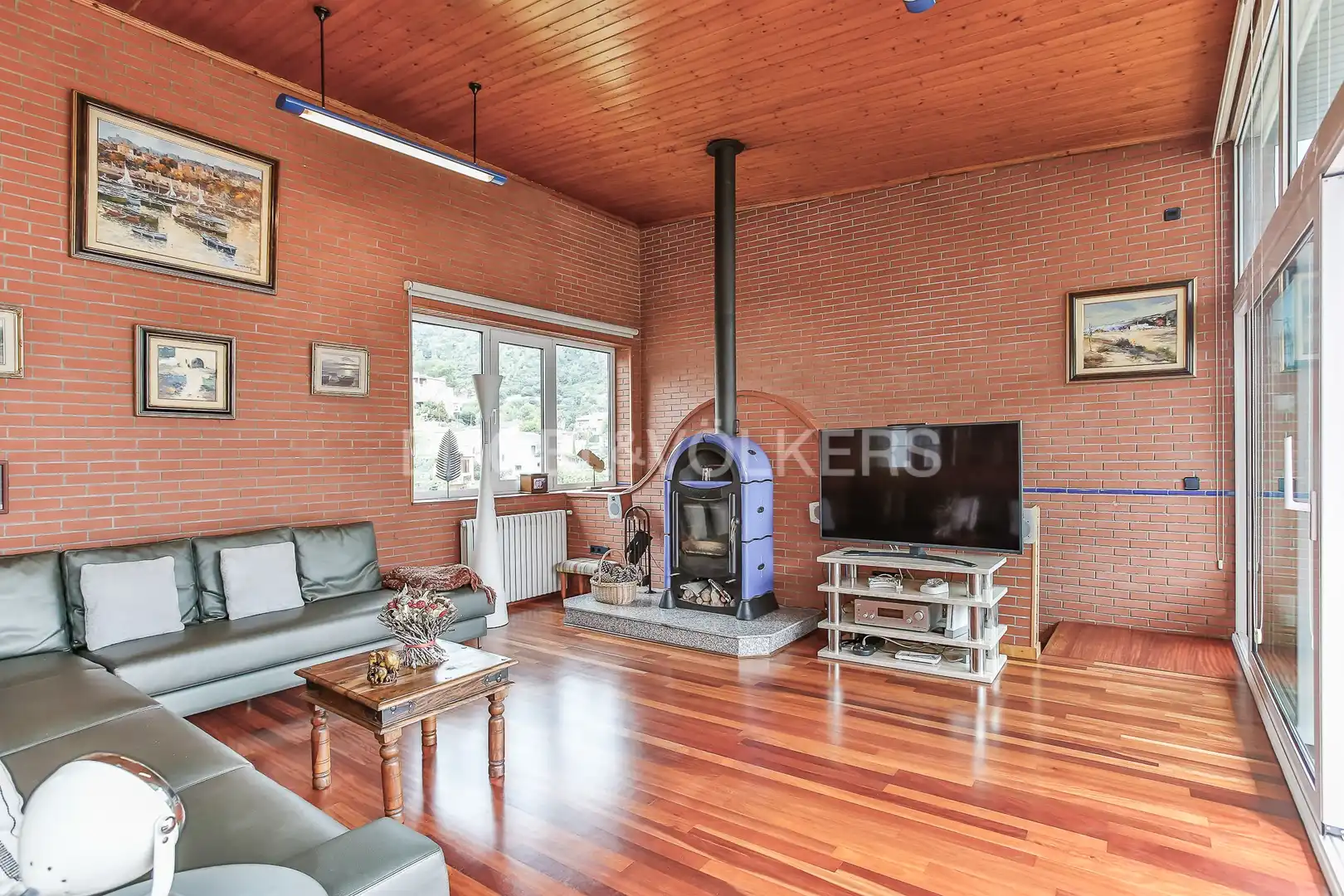 Sala de estar de Casa o chalet en venta en Santa Coloma de Cervelló con Calefacción, Jardín privado y Parquet