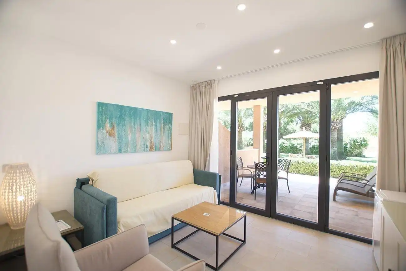 Sala de estar de Edificio en venta en Ses Salines con Piscina comunitaria