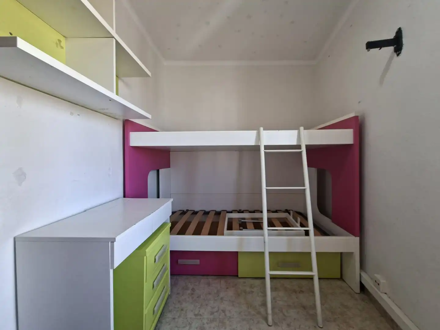 Schlafzimmer von Dachboden zum Verkauf in Badalona mit Klimaanlage, Heizung und Terrasse