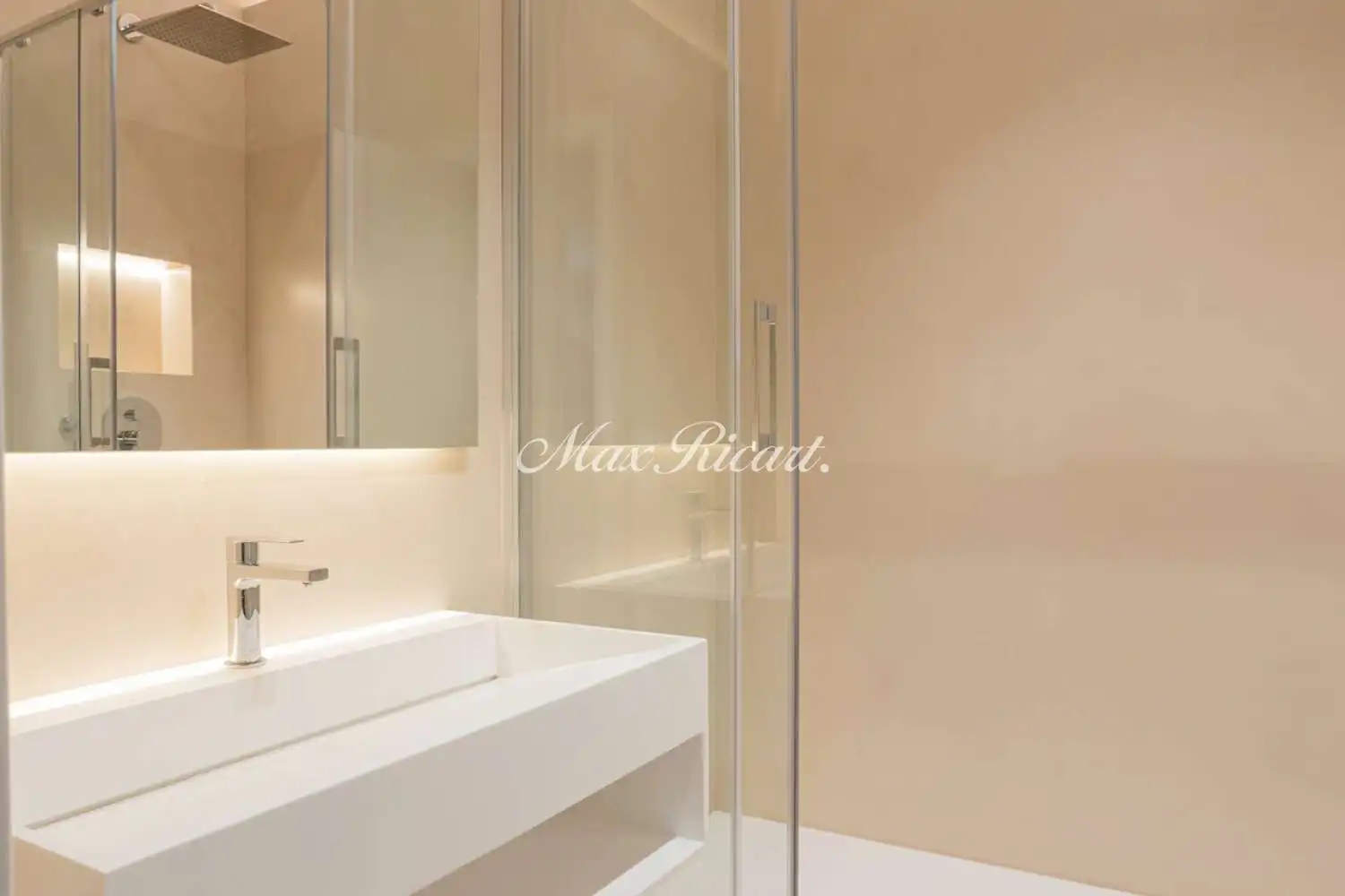 Bathroom of Flat for sale in Barcelona  with Air Conditioner, Heating and Balcony