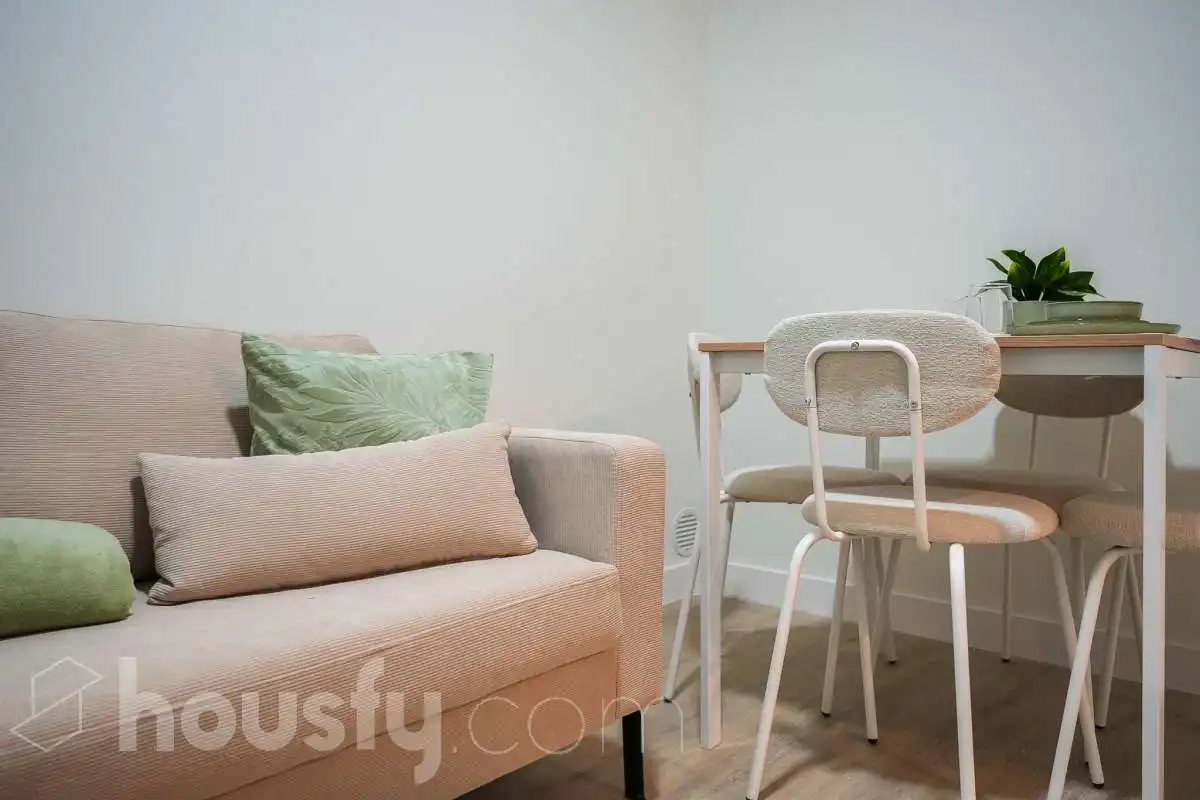 Sala d'estar de Pis en venda en Madrid amb Aire condicionat