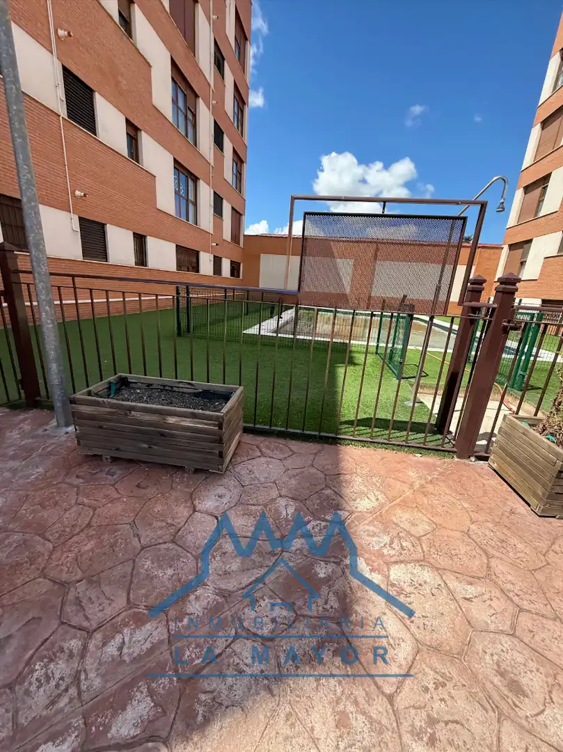 Terraza de Piso en venta en Ciudad Real con Parquet y Piscina comunitaria