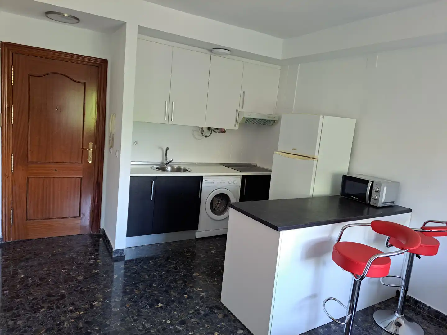 Cocina de Piso de alquiler en Armilla con Amueblado, Lavadora y Microondas