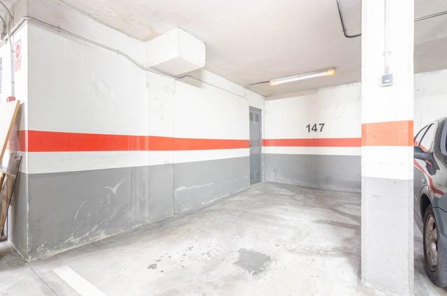 Garaje en Venta en  AGUAMIERA, 2 en Corredoría - La Carisa - Prado de La Vega