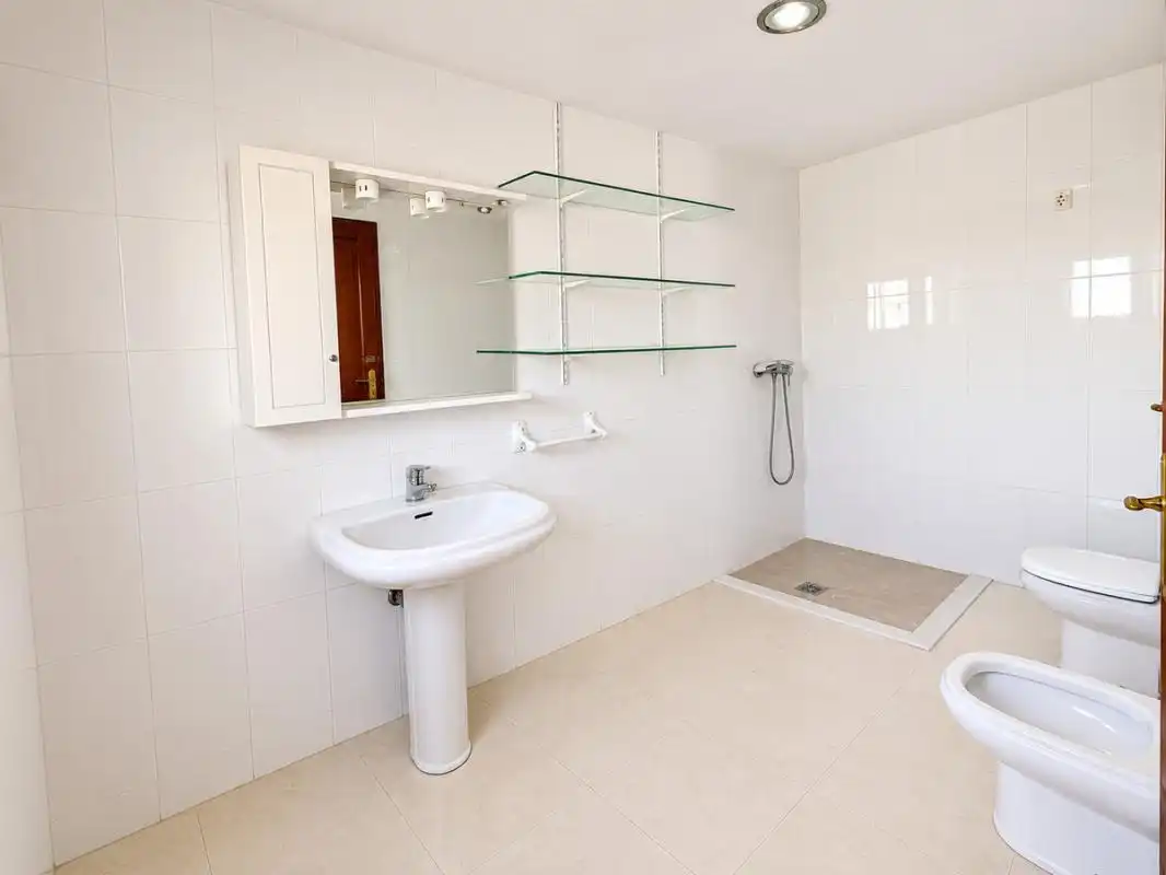 Baño de Casa adosada en venta en Molina de Segura con Calefacción y Trastero