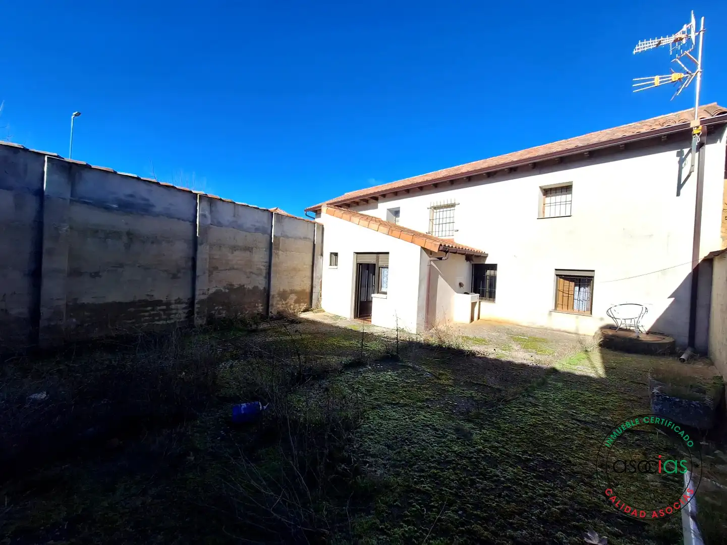 Vista exterior de Casa o xalet en venda en Vallecillo amb Jardí privat