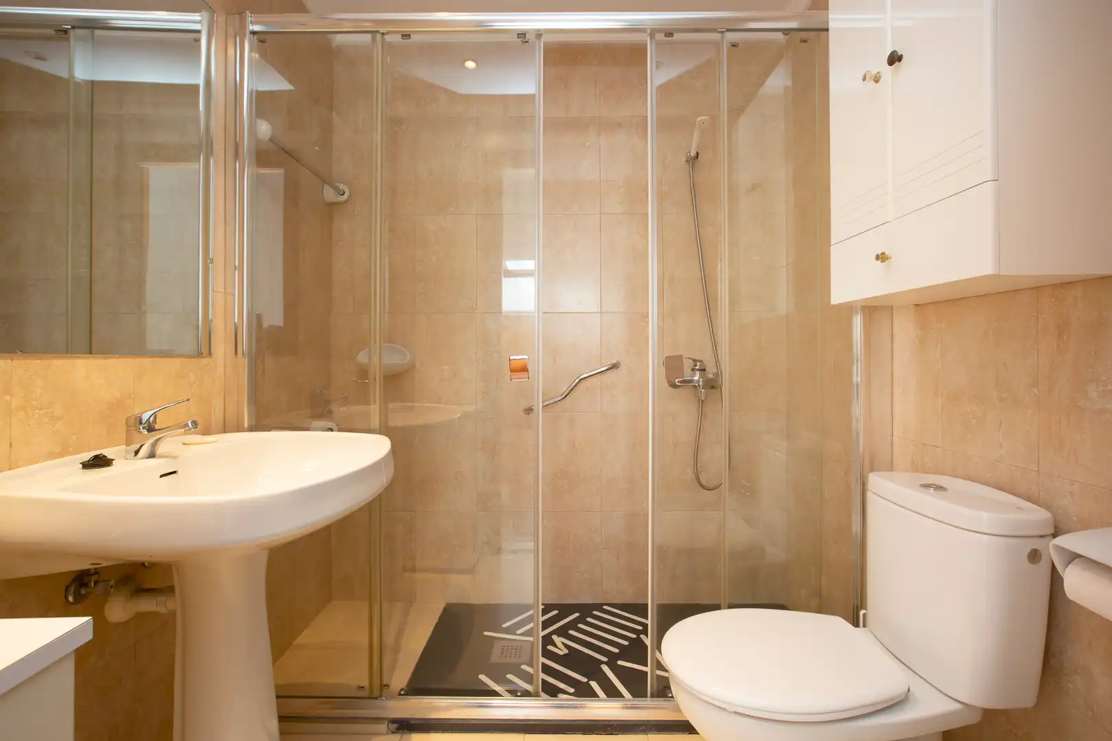 Bathroom of Flat for sale in Bilbao   with Air Conditioner, Heating and Parquet flooring
