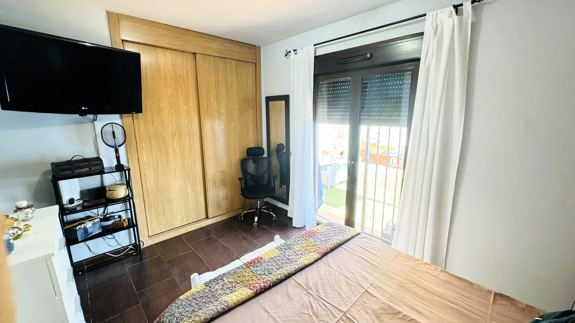 Dormitori de Casa o xalet en venda en Cedillo del Condado amb Aire condicionat, Calefacció i Jardí privat