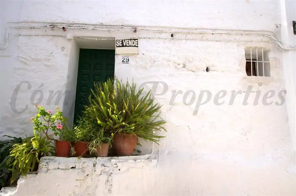 House for sale in Sayalonga