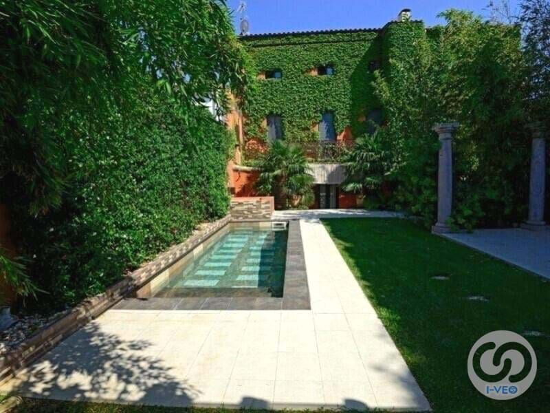 House or chalet for sale in Centre