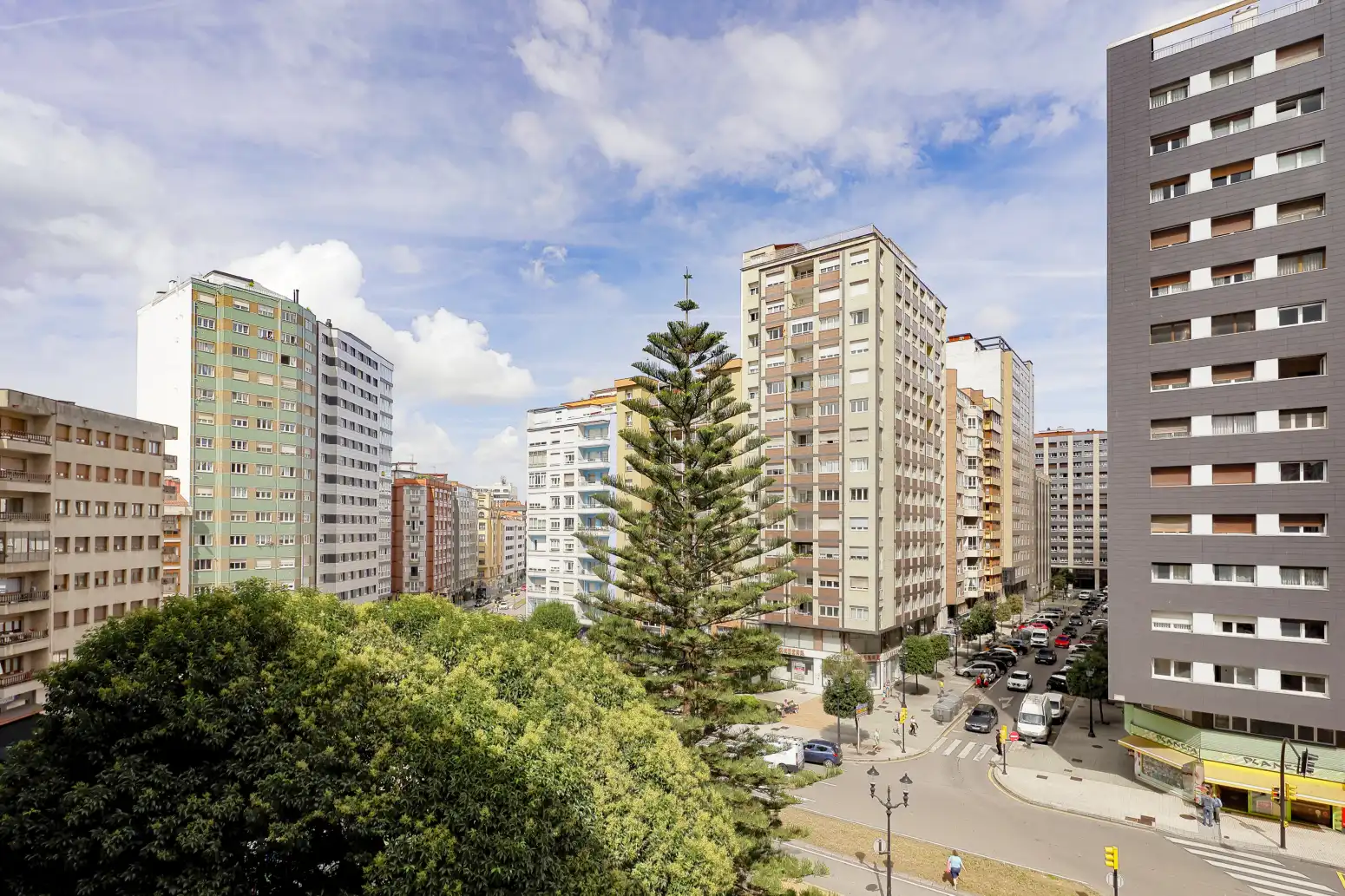 Vista exterior de Pis en venda en Gijón  amb Calefacció, Parquet i Traster