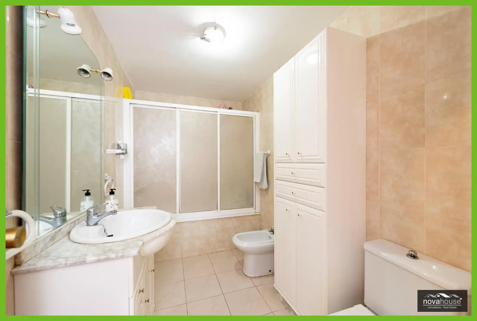 Badezimmer von Wohnung zum Verkauf in Rincón de la Victoria mit Terrasse, Abstellraum und Balkon