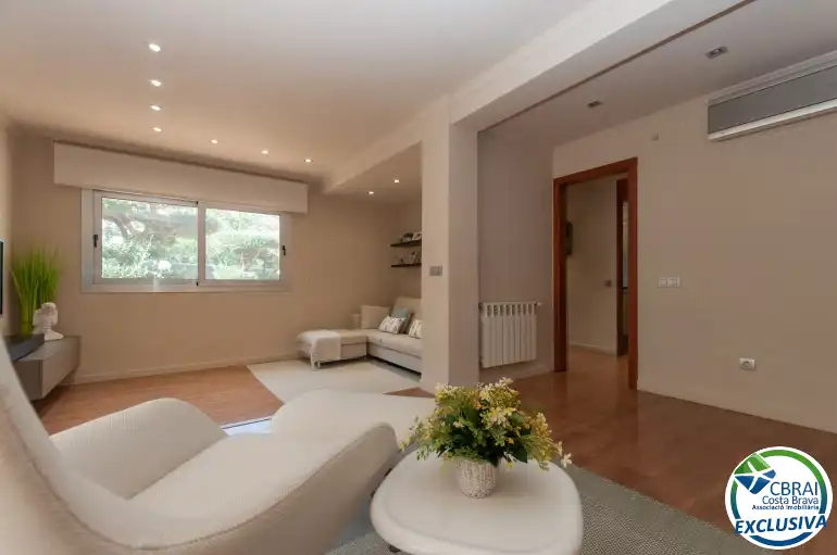 Sala d'estar de Casa o xalet en venda en Roses amb Calefacció i Traster