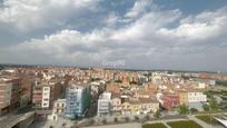 Vista exterior de Àtic en venda en  Lleida Capital amb Calefacció, Parquet i Terrassa