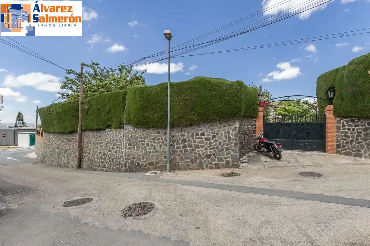 Vista exterior de Casa o chalet en venta en Huétor Vega con Aire acondicionado, Calefacción y Jardín privado