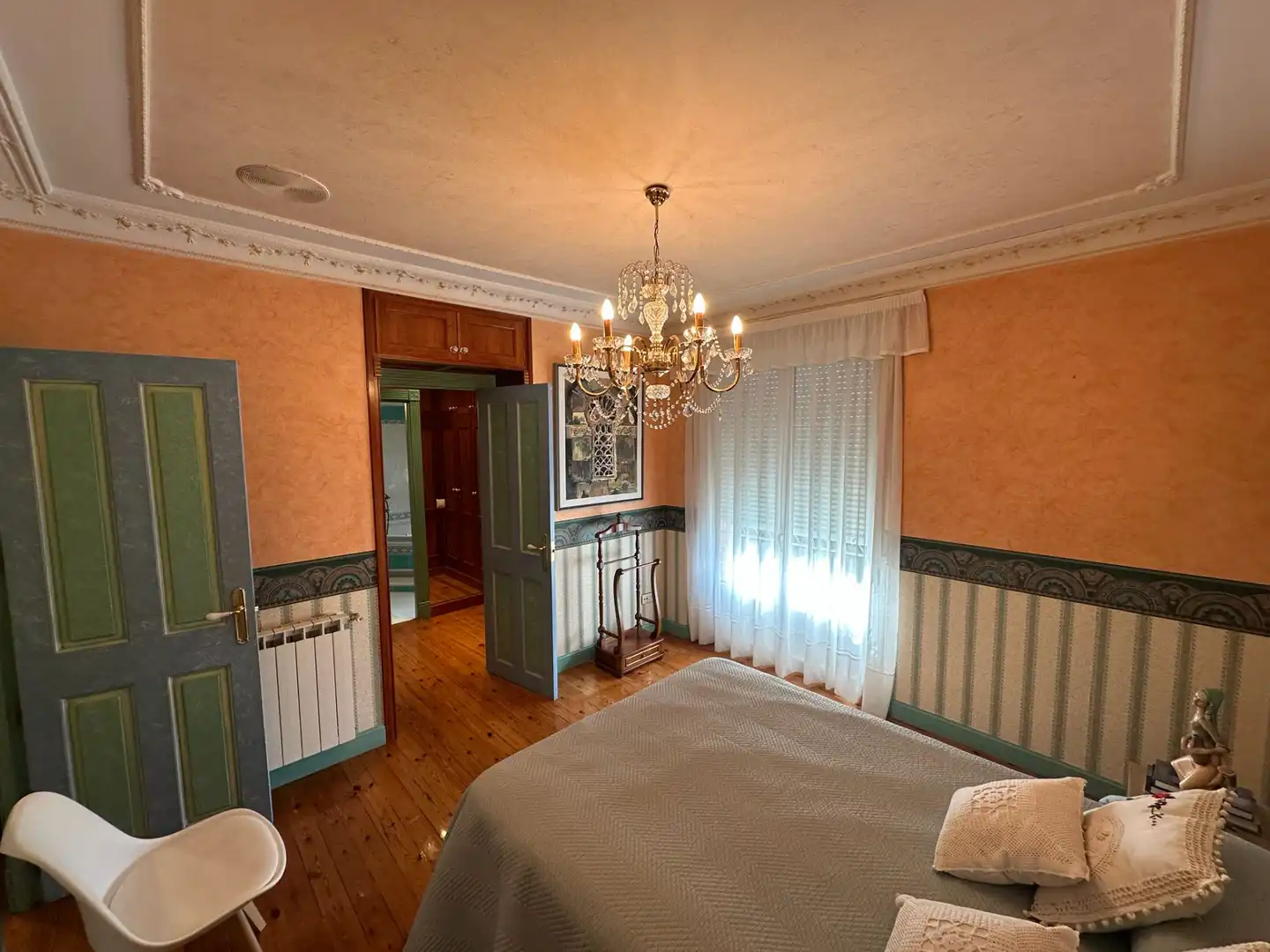 Dormitori de Casa adosada en venda en Burgos amb Calefacció, Jardí privat i Traster