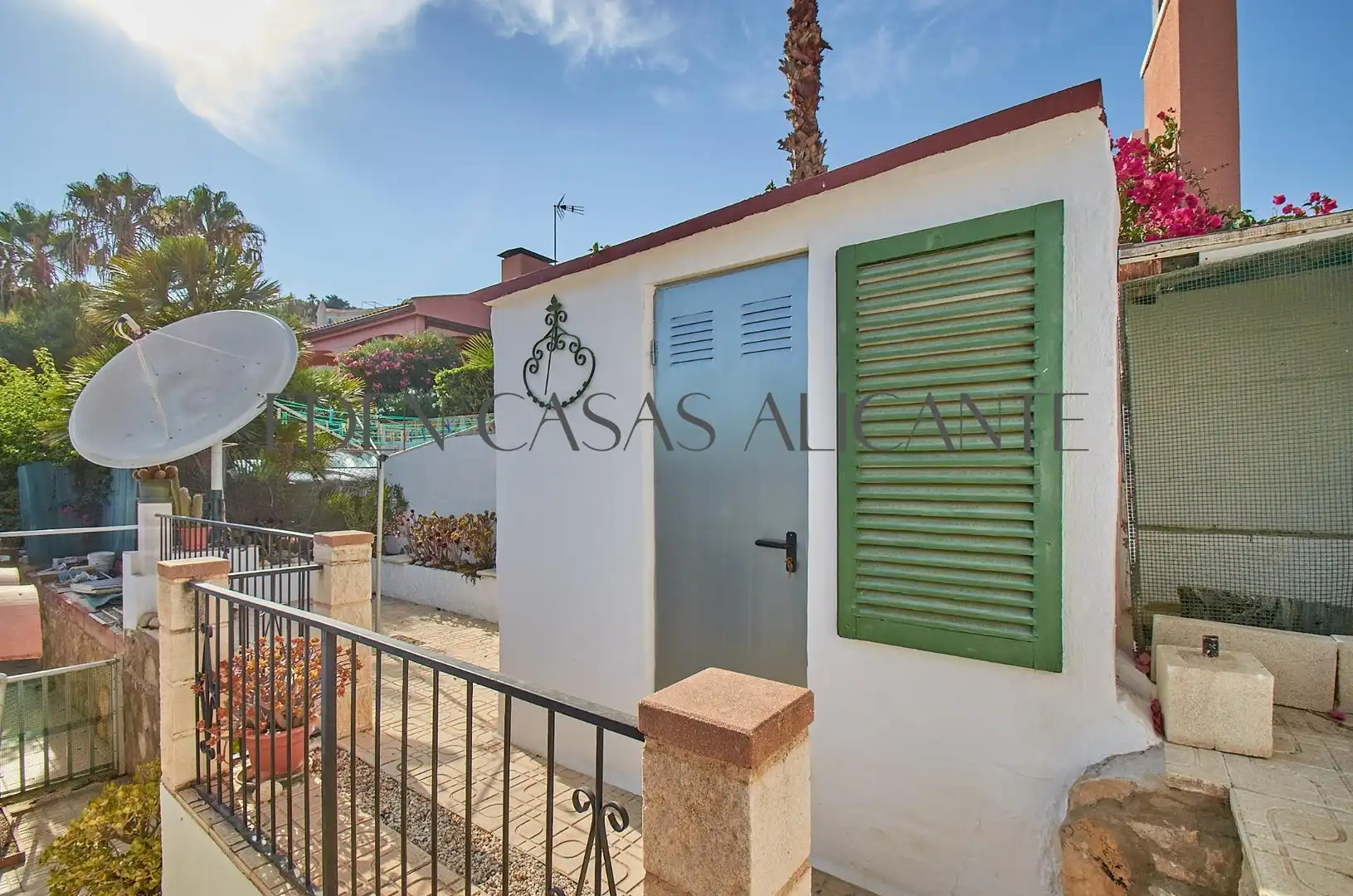 Vista exterior de Casa o chalet en venta en El Campello con Calefacción, Jardín privado y Terraza