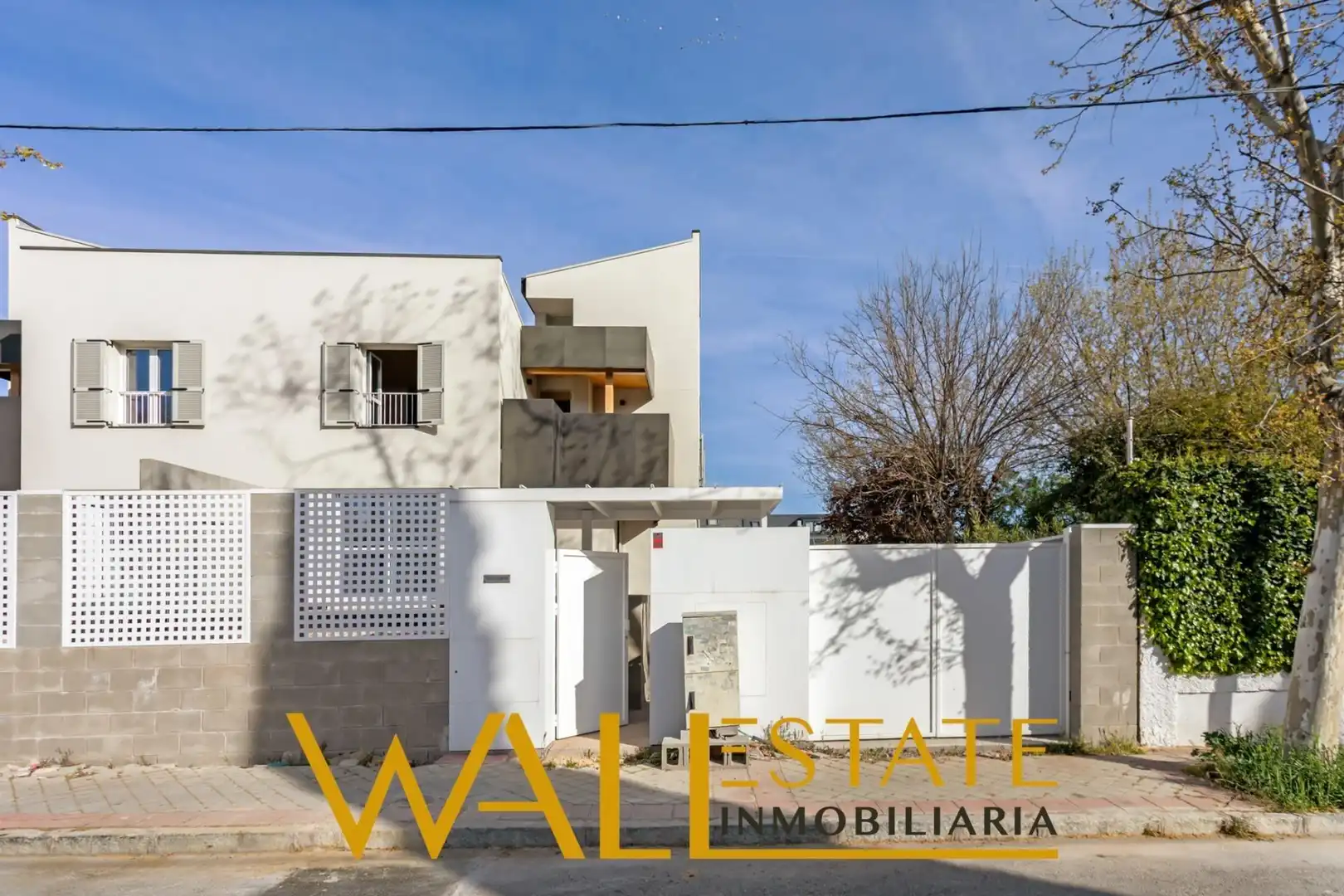 Vista exterior de Casa o xalet en venda en Madrid amb Calefacció, Jardí privat i Terrassa