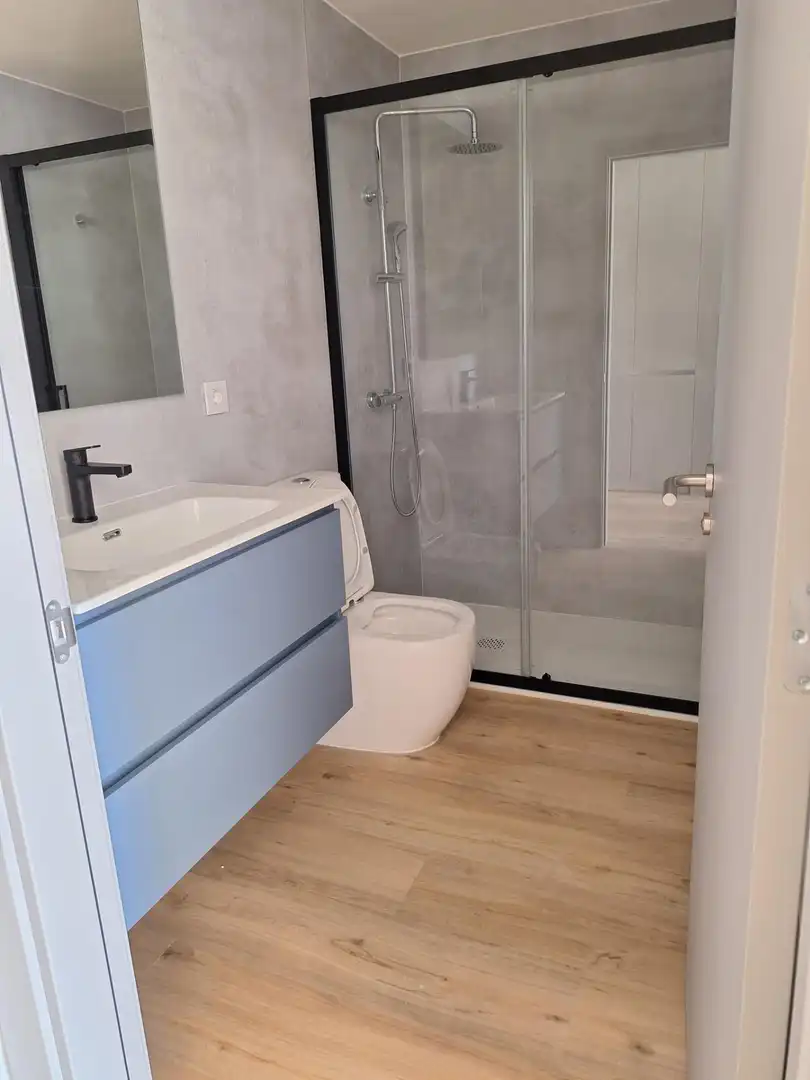 Baño de Apartamento de alquiler en Alcalá de Henares con Aire acondicionado, Calefacción y Jardín privado