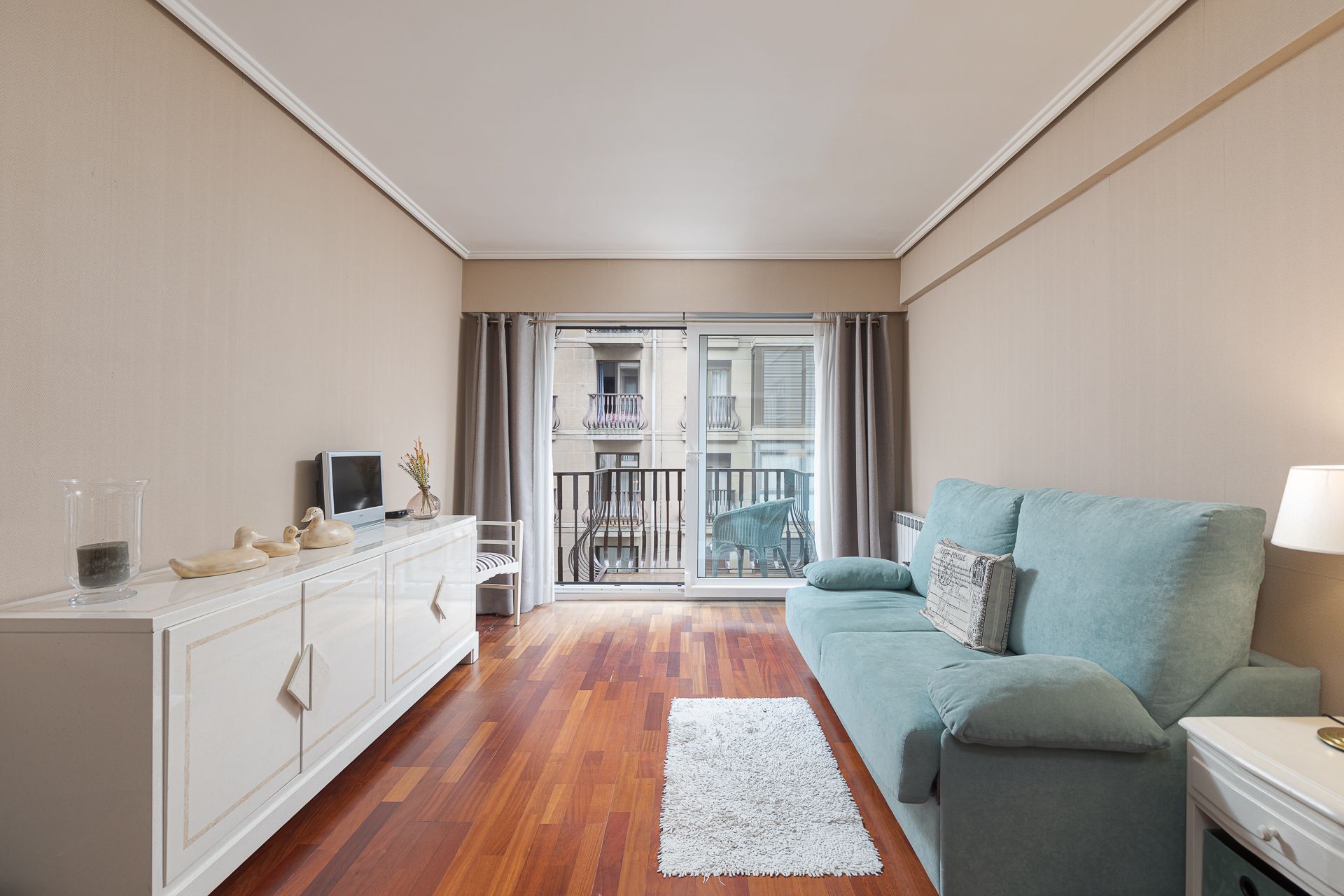 Sala d'estar de Pis en venda en Donostia - San Sebastián  amb Calefacció, Terrassa i Traster