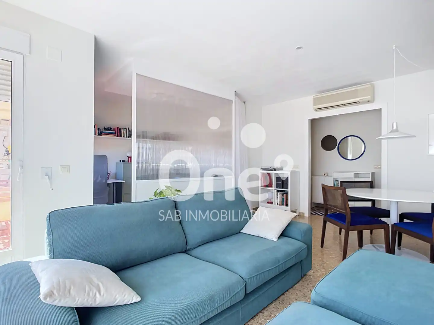 Sala de estar de Piso en venta en La Pobla de Vallbona con Aire acondicionado, Trastero y Horno