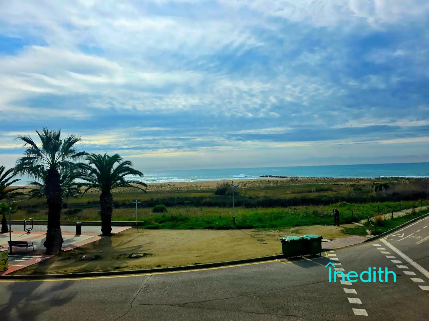 Vista exterior de Casa adosada en venda en Cubelles amb Aire condicionat, Calefacció i Jardí privat