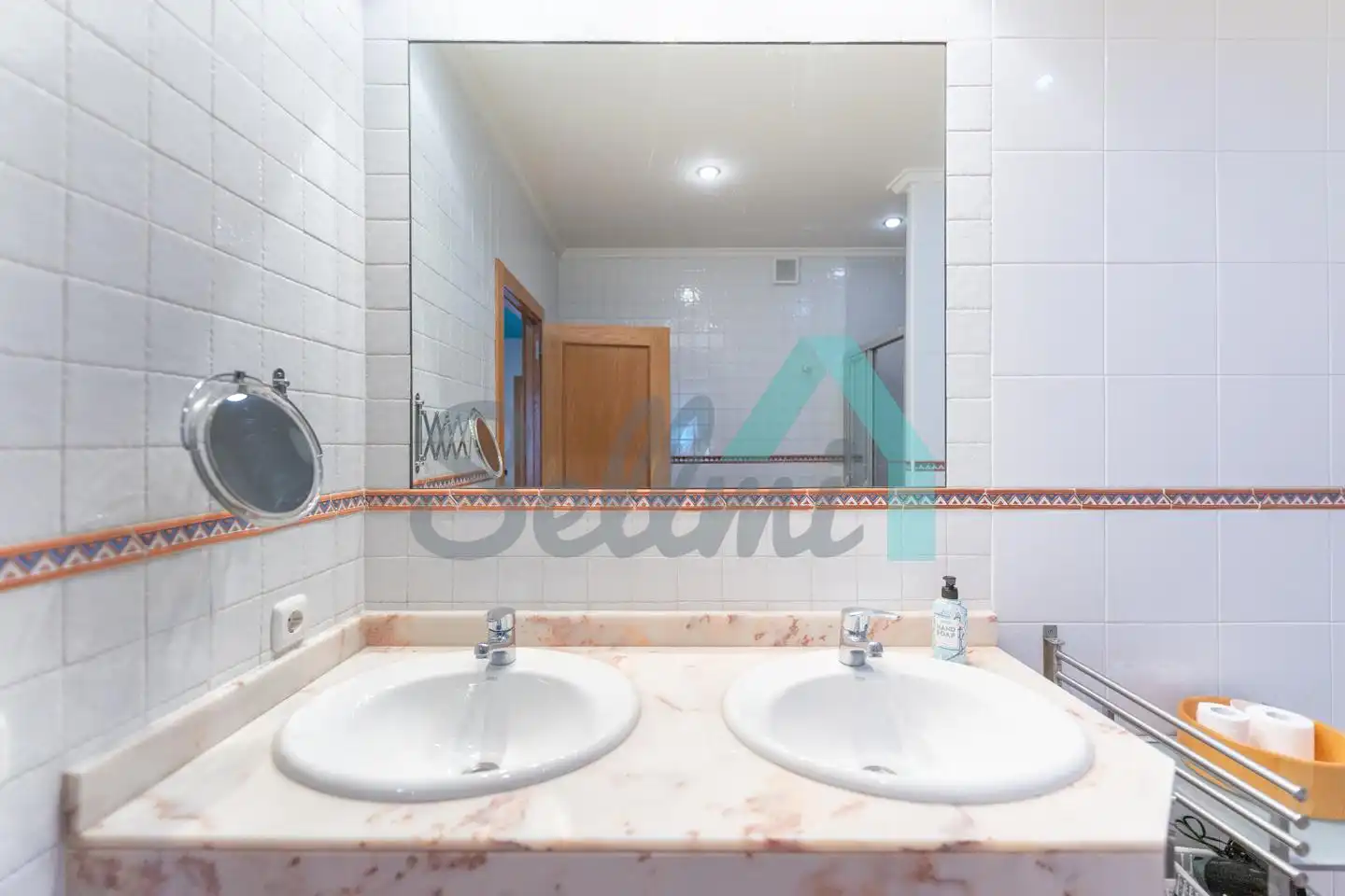 Baño de Piso de alquiler en Oviedo  con Calefacción, Parquet y Amueblado