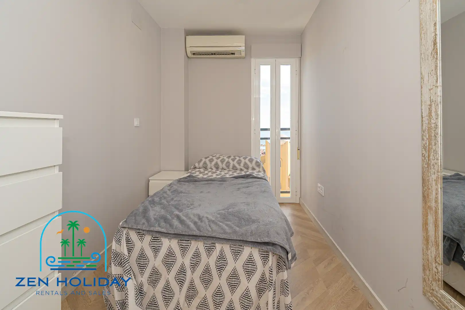 Bedroom of Flat for sale in El Campello  with Air Conditioner, Heating and Terrace