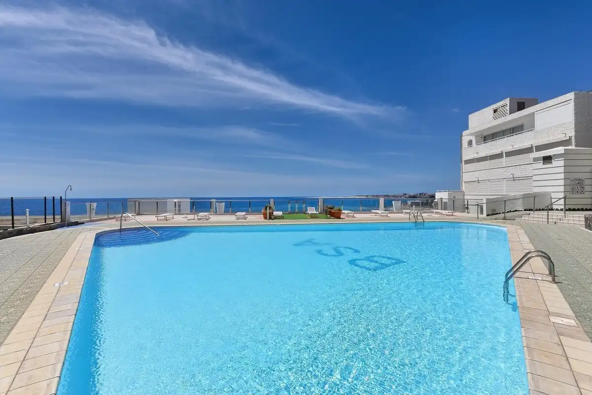 Piscina de Estudio de alquiler en San Bartolomé de Tirajana con Amueblado, Microondas y TV