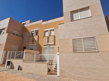 Casa con piscina en venta en Asteroide