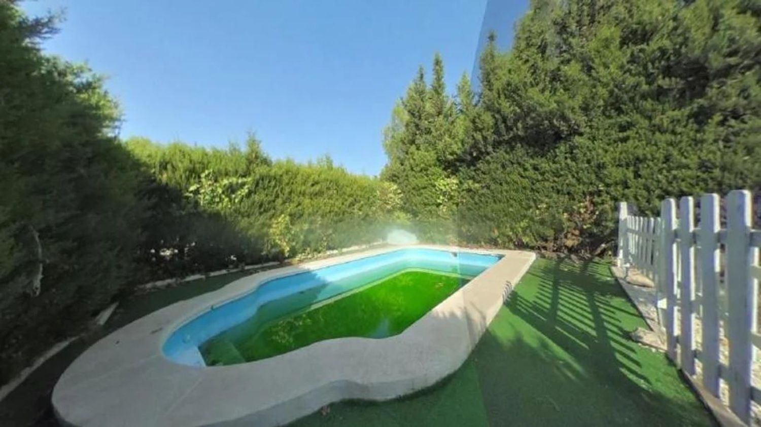 Piscina de Casa adosada en venda en Torrent
