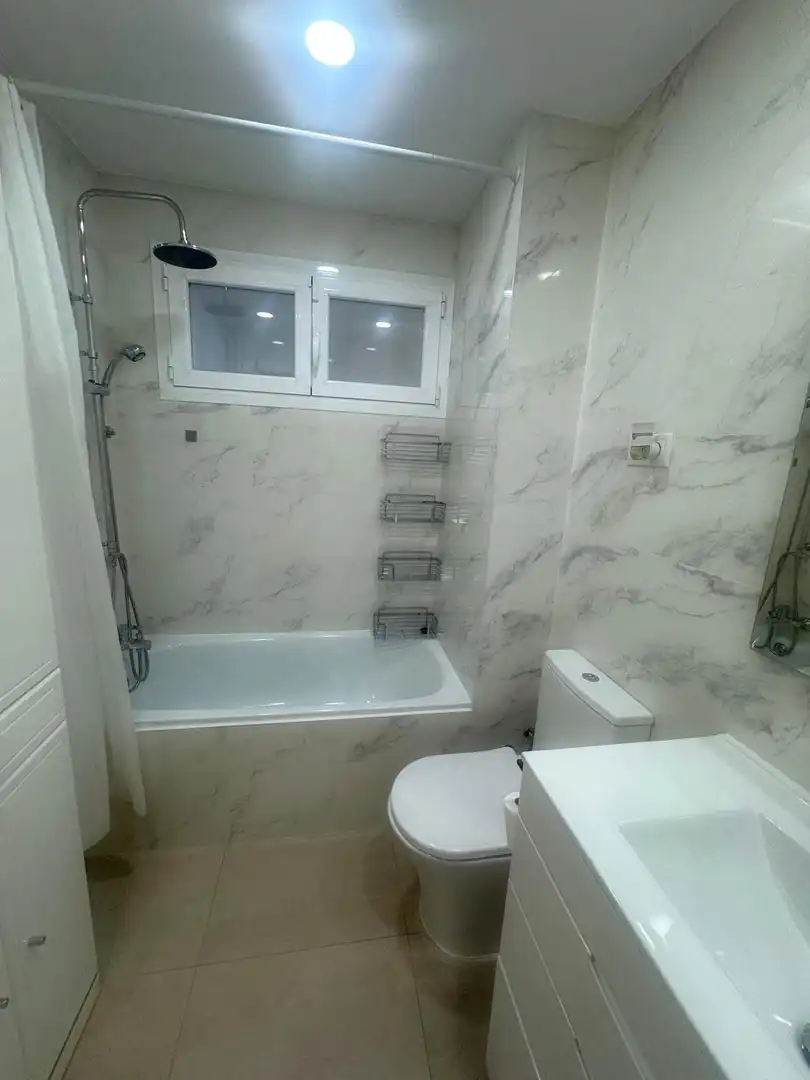 Baño de Piso en venta en Alcalá de Henares con Aire acondicionado, Calefacción y Terraza