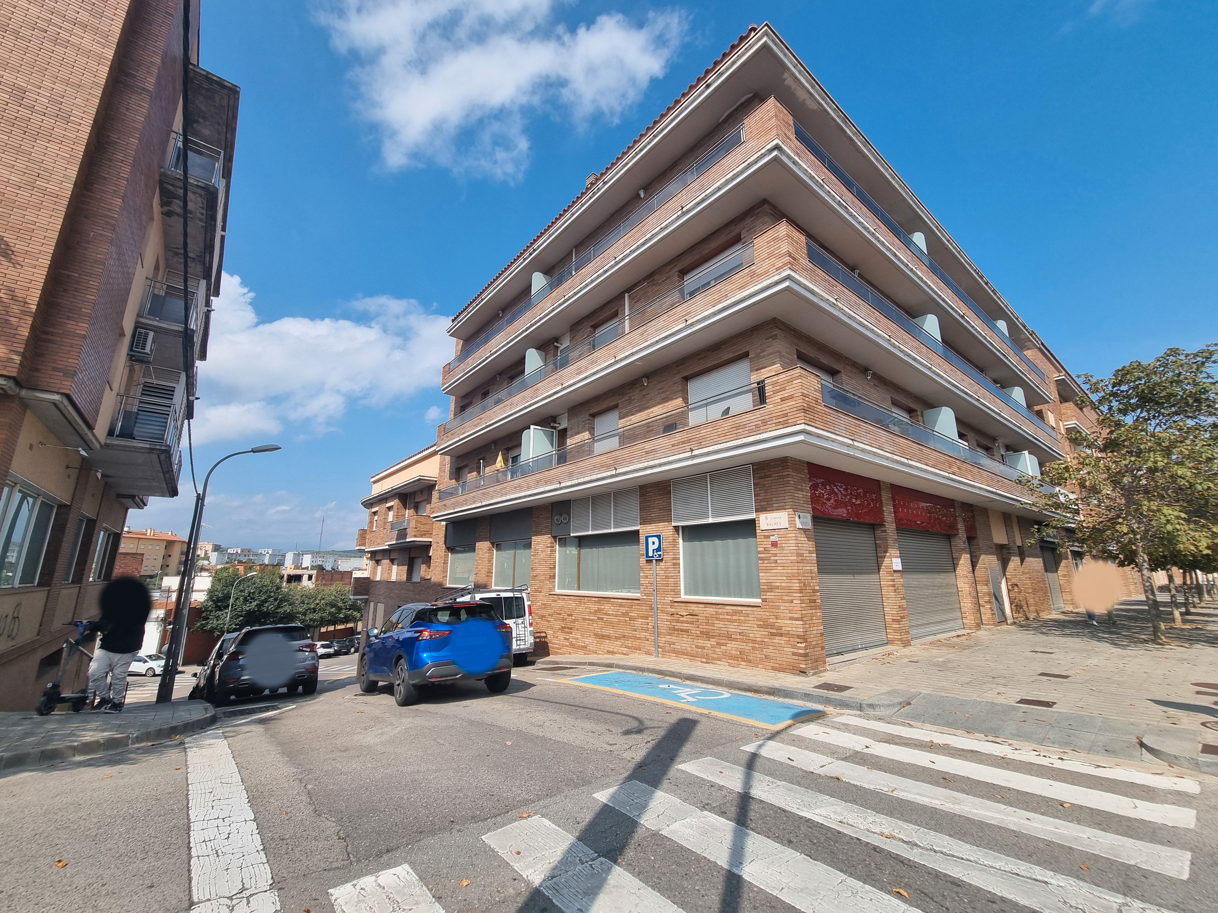 Exterior view of Garage for sale in Figueres