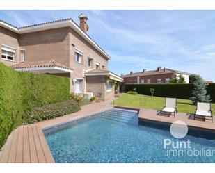 Exterior view of House or chalet for sale in Premià de Dalt  with Air Conditioner, Heating and Private garden