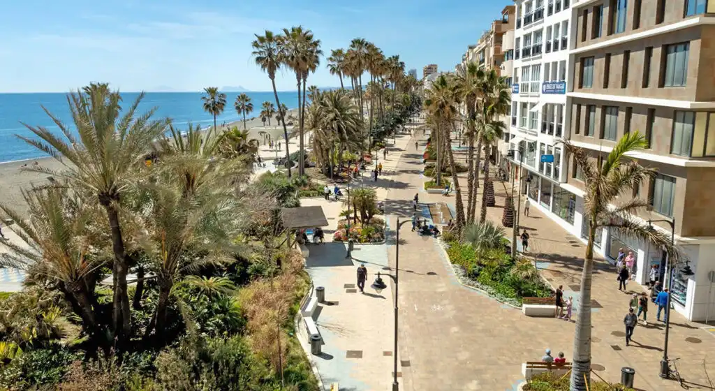 Vista exterior de Apartament en venda en Estepona amb Aire condicionat, Terrassa i Moblat