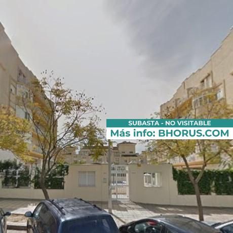 Vista exterior de Dúplex en venda en Bormujos amb Jardí privat i Piscina