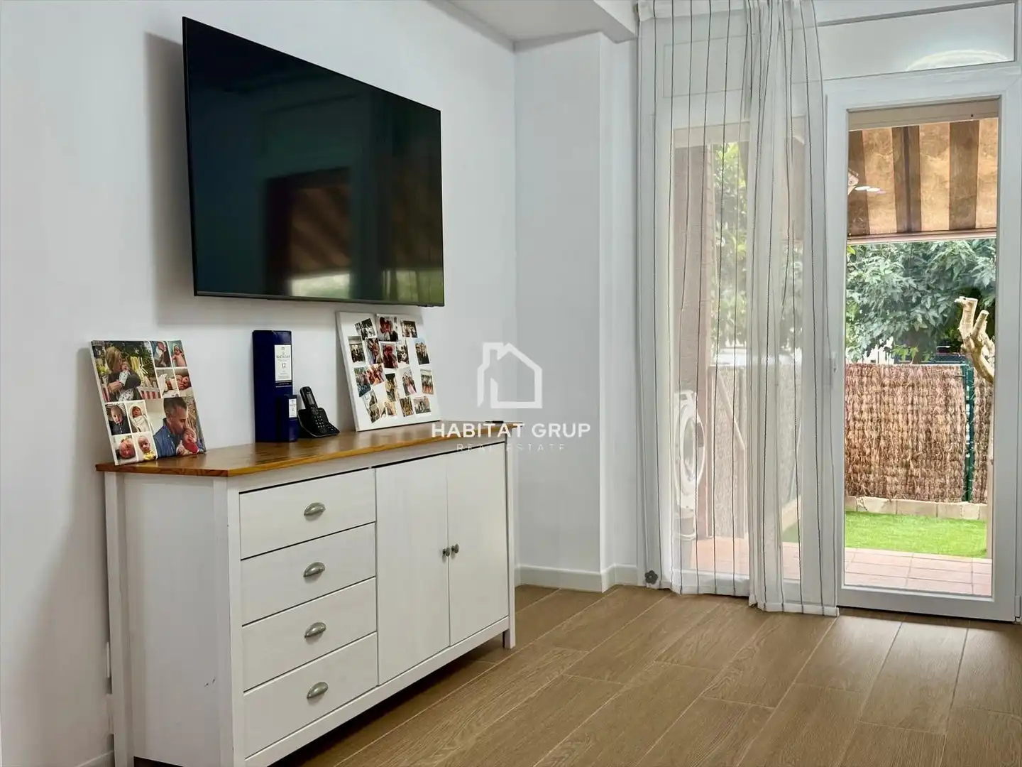 Living room of Flat for sale in Girona  with Air Conditioner, Heating and Private garden