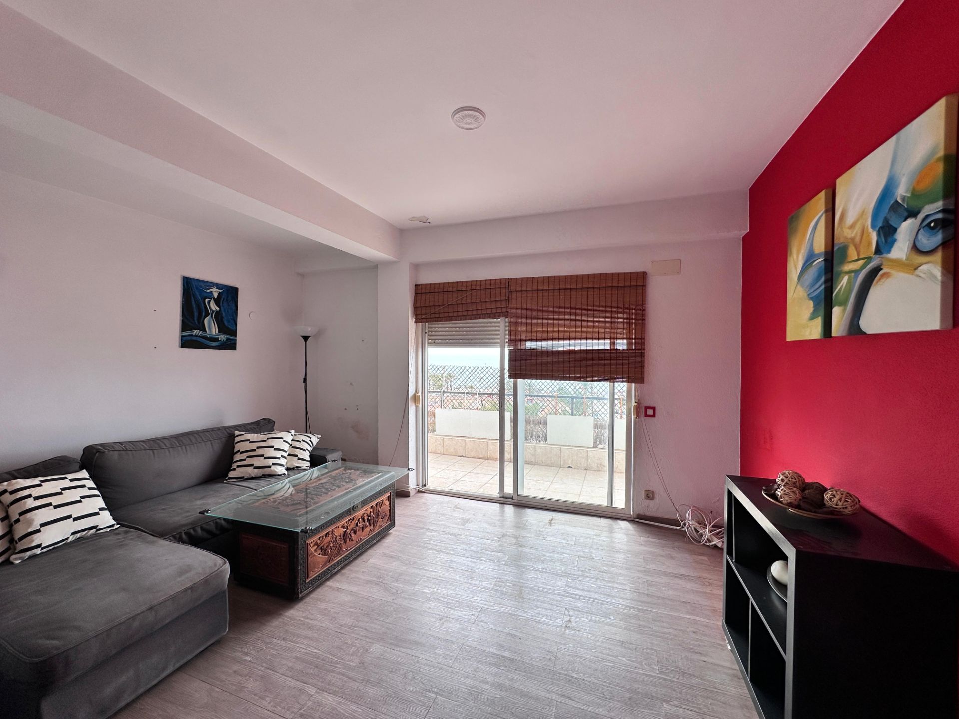 Sala d'estar de Apartament de lloguer en Torremolinos amb Terrassa i Balcó