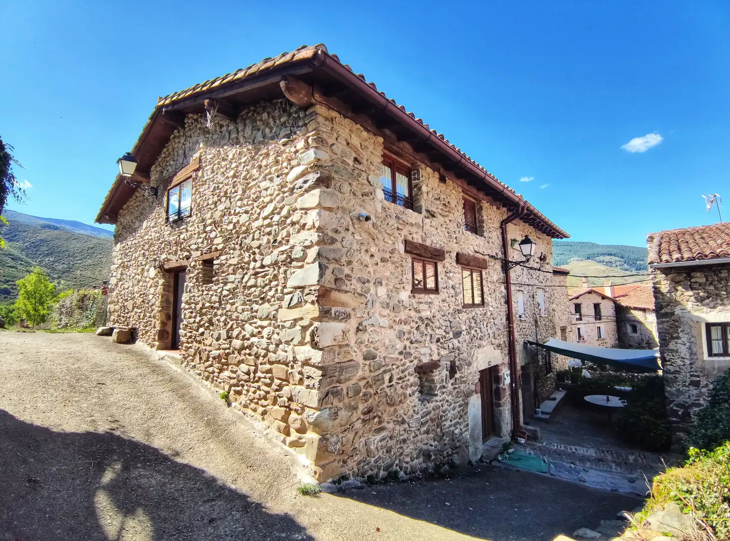 Vista exterior de Casa o xalet en venda en Ezcaray amb Calefacció, Jardí privat i Moblat