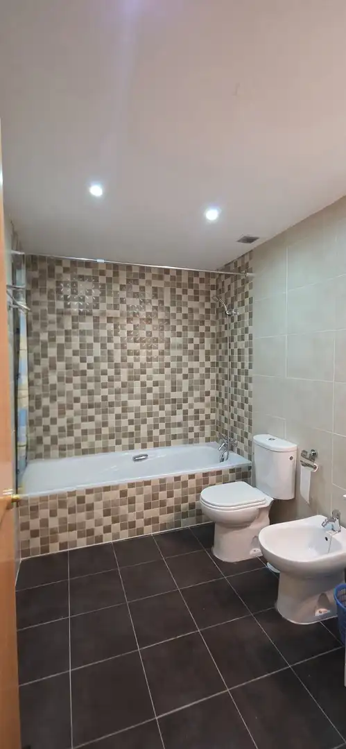 Badezimmer von Haus oder Chalet zum Verkauf in Ugena mit Klimaanlage, Heizung und Privatgarten