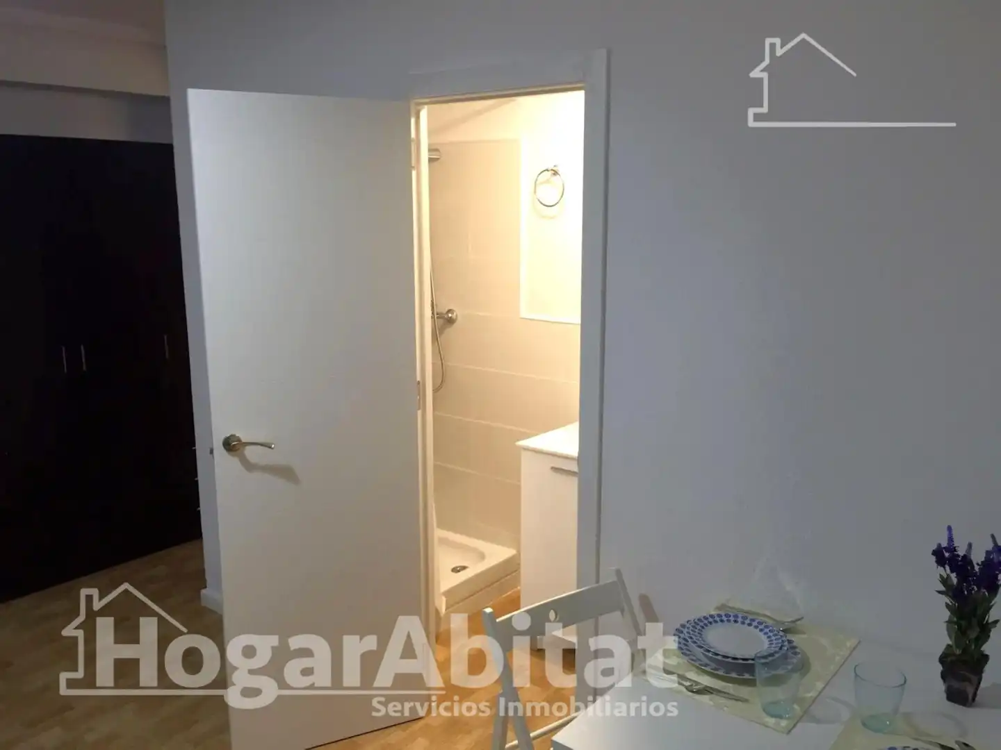 Baño de Piso en venta en Valencia con Calefacción y Balcón