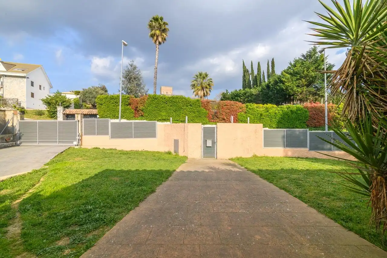 Exterior view of Houses for sale in Sabadell  with Air Conditioner, Heating and Terrace